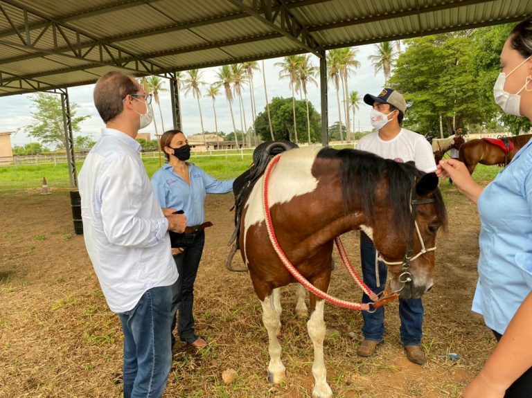 Prefeitura de Teixeira de Freitas apoia Centro de Equoterapia do 13° BEIC a expandir suas atividades