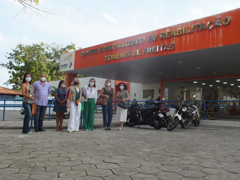 Equipe de Eunápolis visita CER IV em Teixeira de Freitas para conhecer o serviço