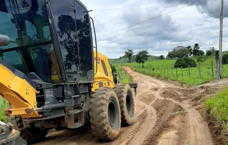 Secretaria de Agricultura recupera estradas principais em Cachoeira do Mato
