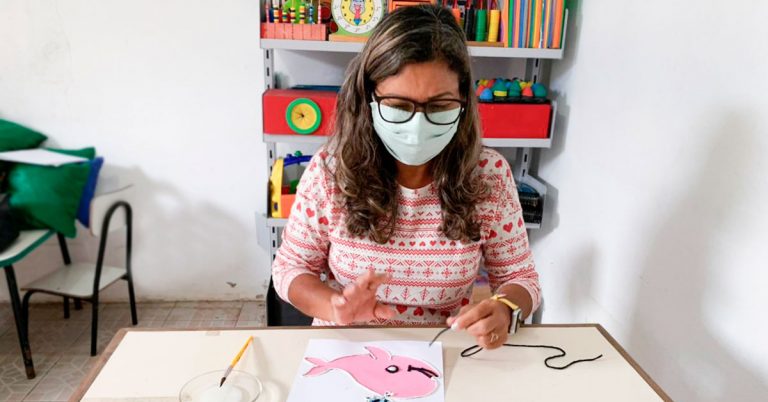 Centro de Educação Inclusivo de Teixeira de Freitas utiliza o Sistema Braille na educação de alunos