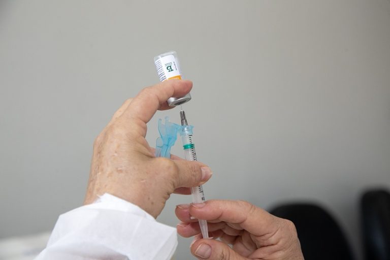 Secretaria de Saúde fará ação para DOSE 2 de Coronavac nesta sexta, 14