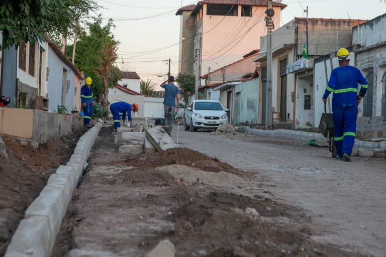 Prefeitura inicia obra para pavimentação da Rua Manoel Veloso