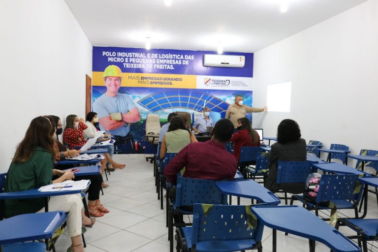 Cursos e capacitações profissionais são debatidos em reunião em parcerias entre a Secretaria de Desenvolvimento Econômico e SENAI