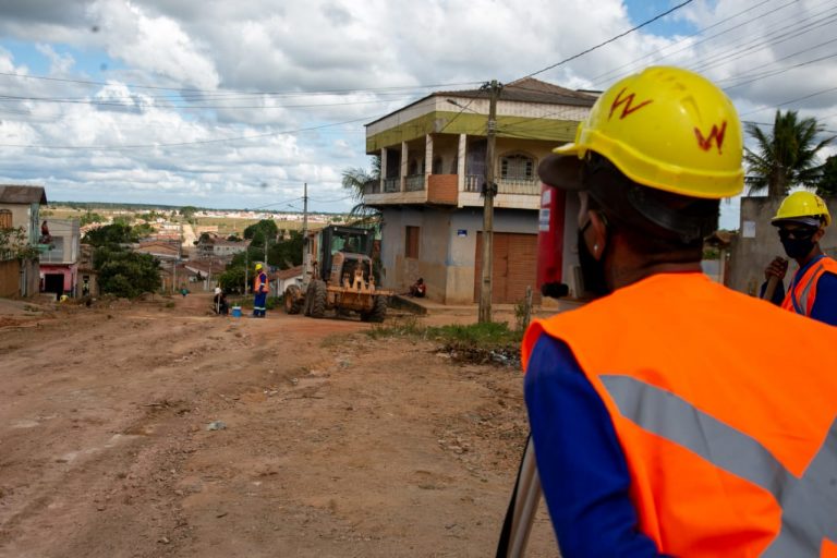 Prefeitura inicia preparação para pavimentar ruas do bairro Caminho do Mar I