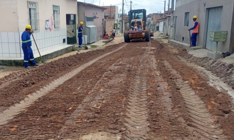 Prefeitura de Teixeira de Freitas realiza ações de patrolamento em bairros da cidade