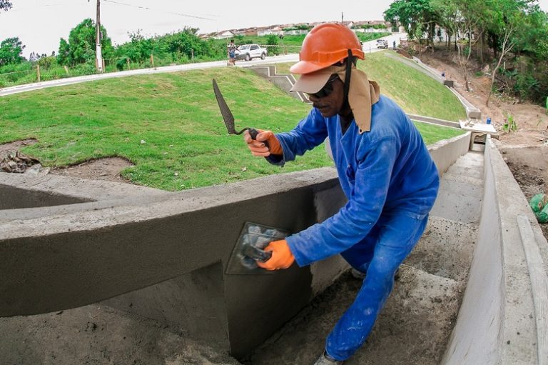 Obra de drenagem no bairro Ulisses Guimarães trará benefícios para população