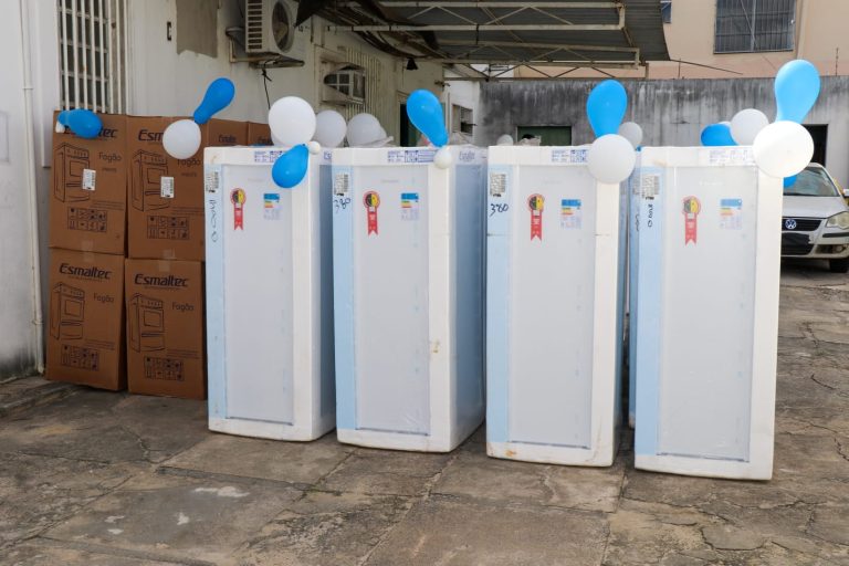 Prefeitura realiza entrega de eletrodomésticos para famílias atingidas pelas chuvas