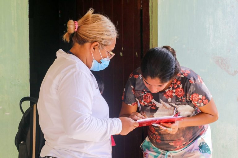 Prefeitura realiza cadastramento em residências de Cachoeira do Mato para atender demandas sanitárias; conheça a ação