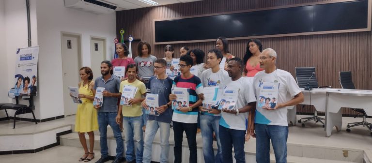 Alunos de cursos profissionalizantes recebem certificados de Qualificação Profissional do Projeto Desenvolve Teixeira; confira detalhes da solenidade