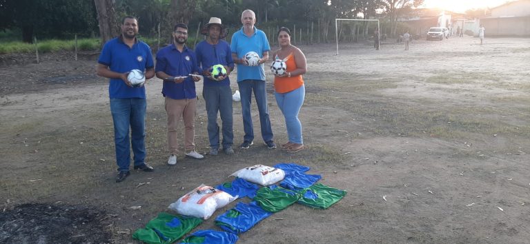 Prefeitura realiza entrega de materiais esportivos na comunidade de Duque de Caxias; saiba detalhes