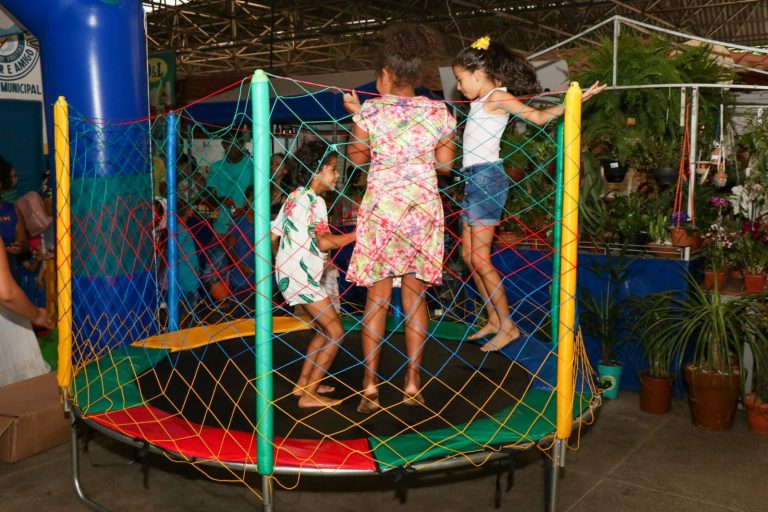 Crianças teixeirenses se divertem em evento no Mercado Municipal; veja imagens