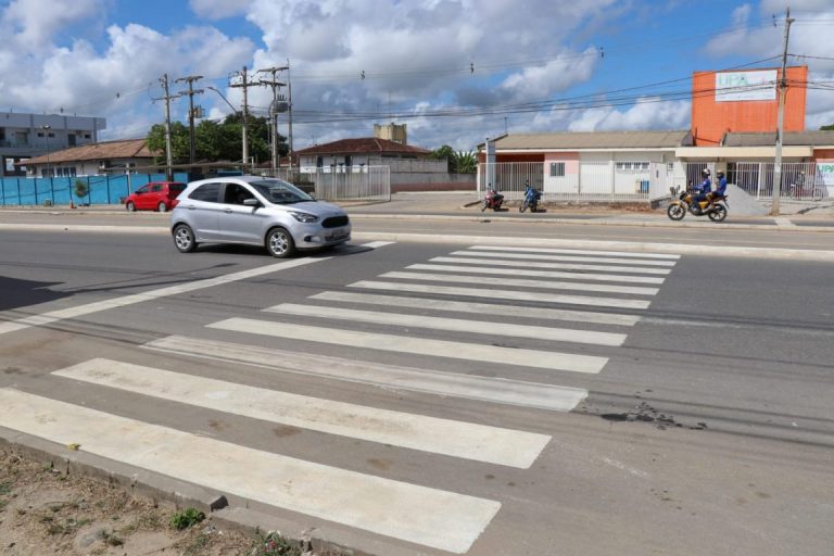 Devido ao alto número de acidentes de trânsito, redutores de velocidade são instalados em Teixeira de Freitas