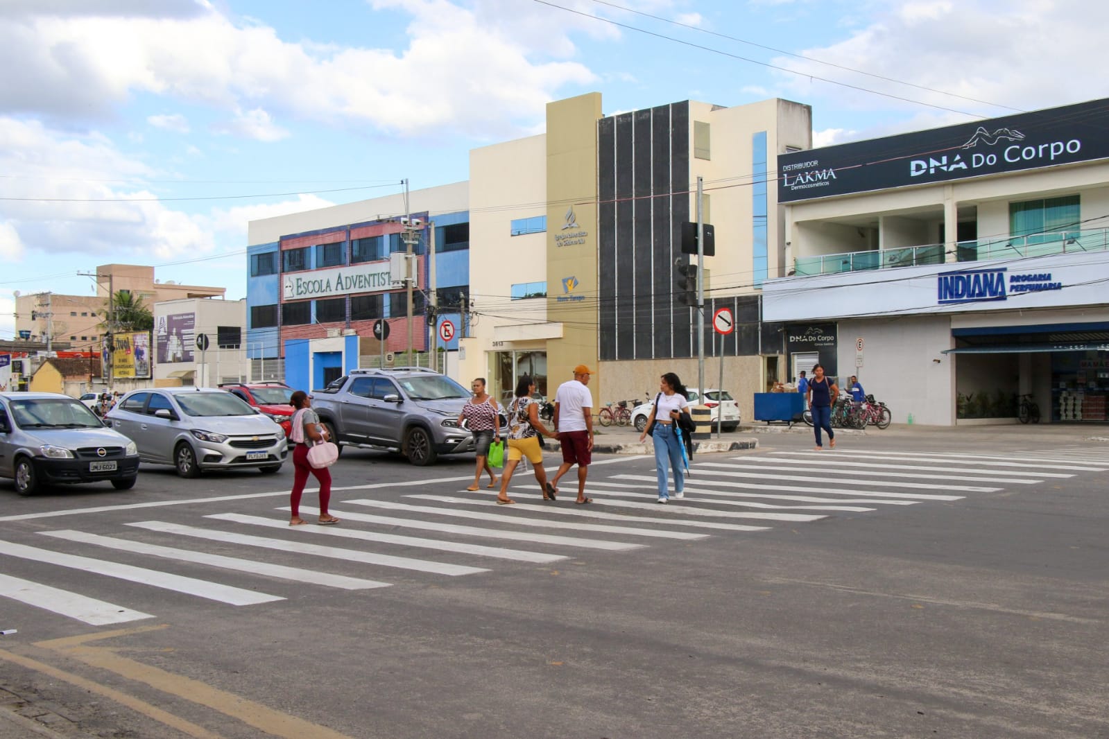 Prefeitura inicia obras de sinalização em Teixeira de Freitas; veja fotos