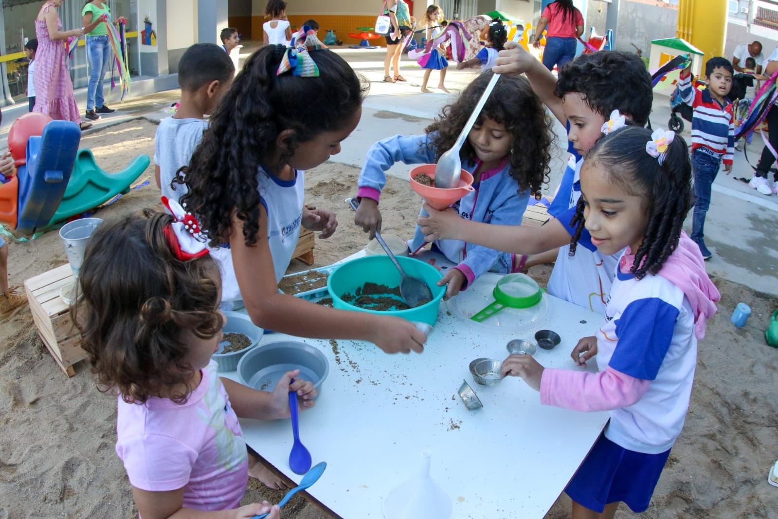 Brincadeiras Infantis no Brasil - A Dica do Dia- Rio & Learn