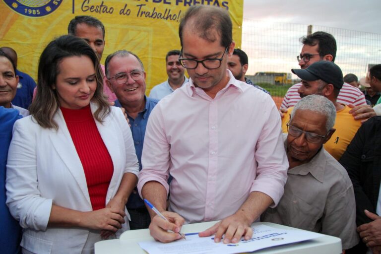 Assinatura da ordem de serviço para pavimentação do Polo Industrial Municipal ocorreu nesta quinta (22)