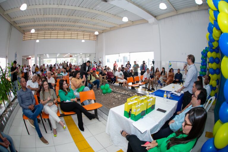 Entrega de aparelhos auditivos para pacientes do CER IV ocorreu nesta quinta (27)