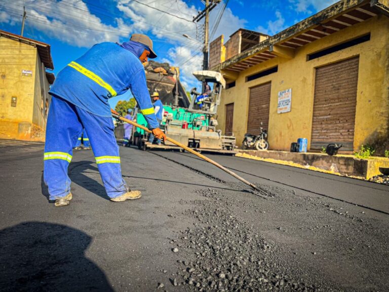 Prefeitura avança com pavimentação de ruas no bairro Vila Vargas