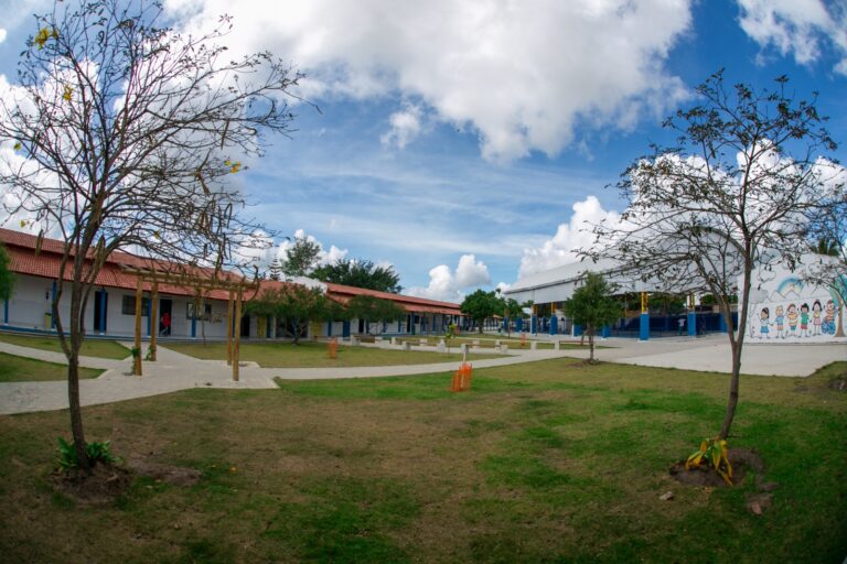 Prefeitura realiza reforma em escola de Teixeira de Freitas