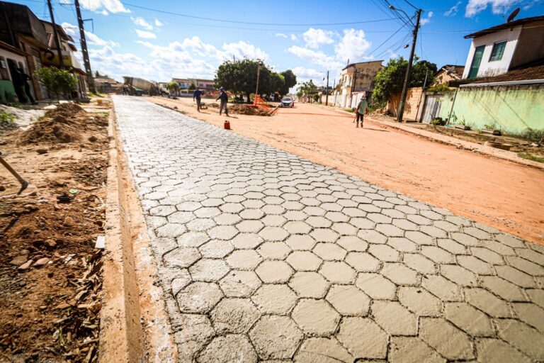 Prefeitura avança com pavimentação do bairro Vila Caraípe