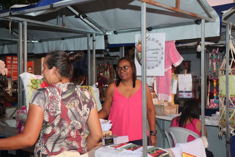 Edição do Arte na Praça promove a visibilidade do empreendedorismo criativo na Praça da Bíblia; veja fotos