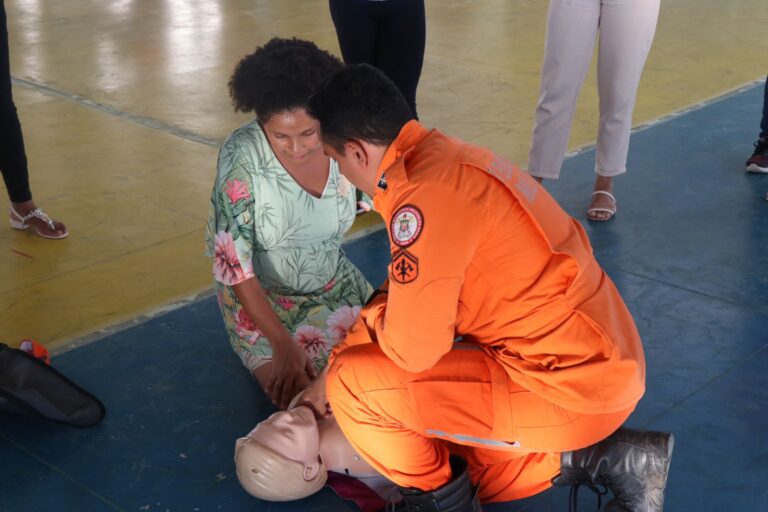 Treinamento capacita profissionais da educação infantil em primeiros socorros; veja fotos