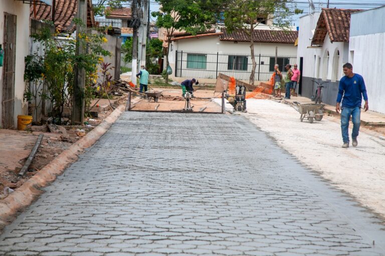 Prefeitura avança em pavimentação do bairro Vila Caraípe