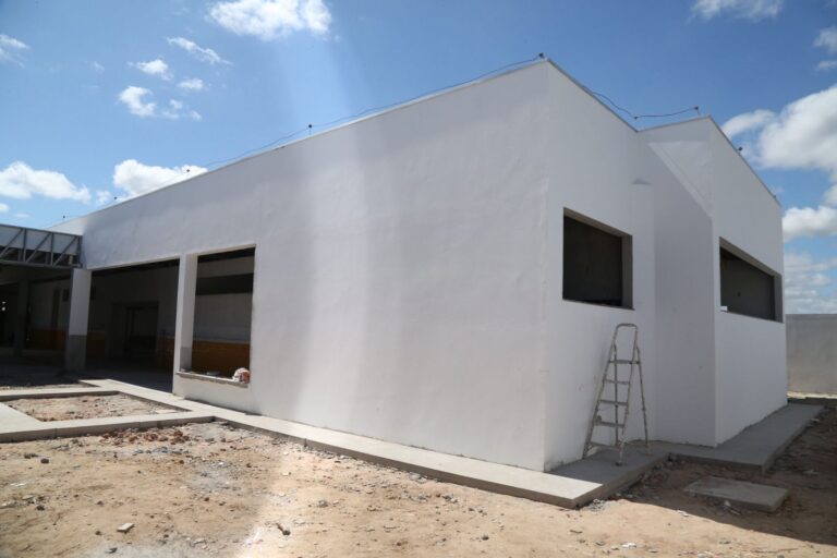 Prefeitura continua com a construção de mais um centro educacional