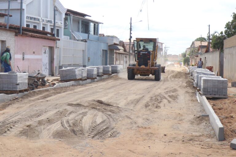 Prefeitura avança com pavimentação em ruas do Santa Rita