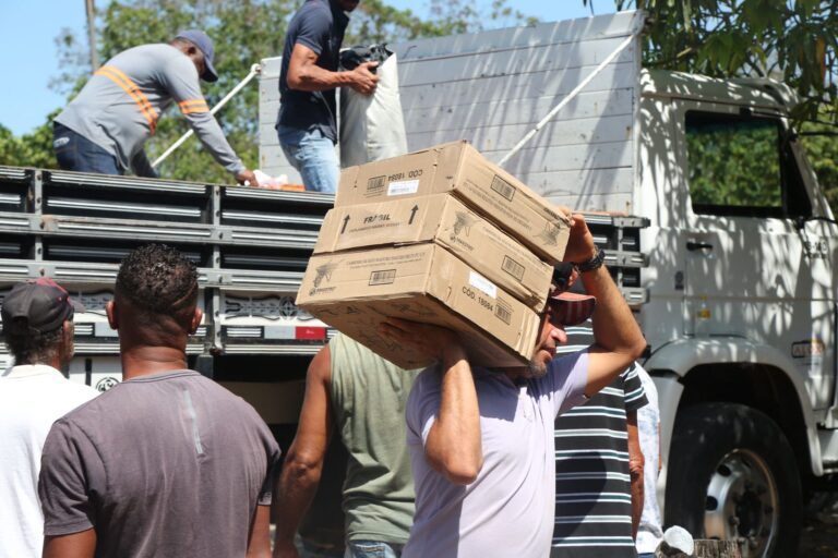 Prefeitura realiza a entrega de kits do projeto Cinturão Verde em comunidade teixeirense
