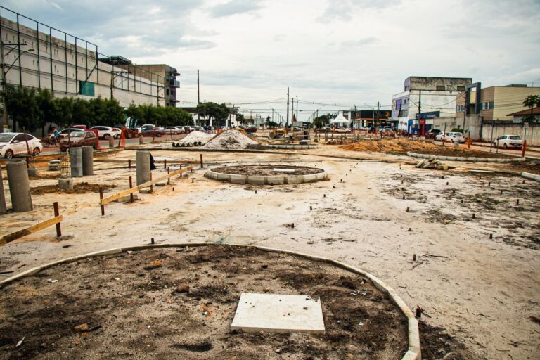 Construção da Praça Joana Angélica avança; veja fotos