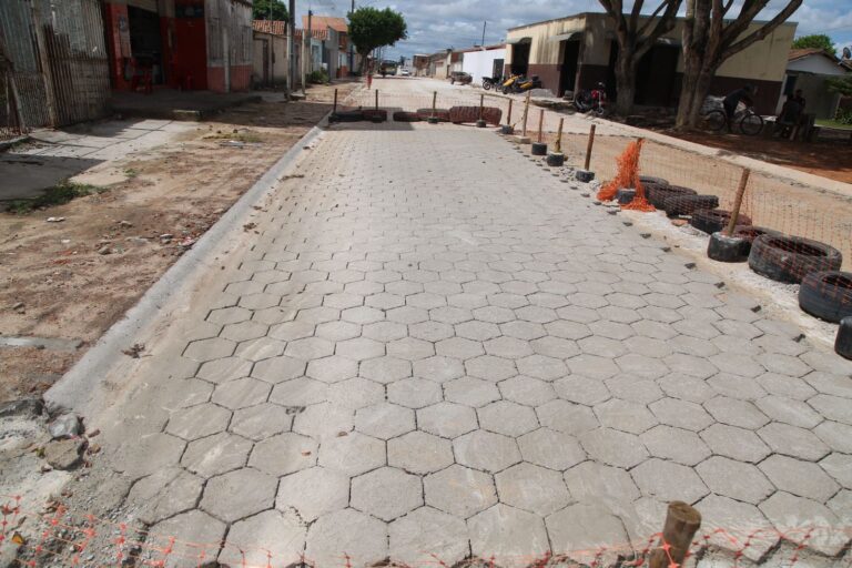 Prefeitura avança com pavimentação no bairro Nova Jerusalém