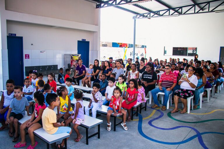 Confira como foi o início do ano letivo na Escola Municipal Professora Delci Rodrigues Aguilar