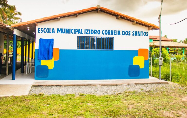Confira como foi a reinauguração da Escola Municipal Izidro Correia dos Santos