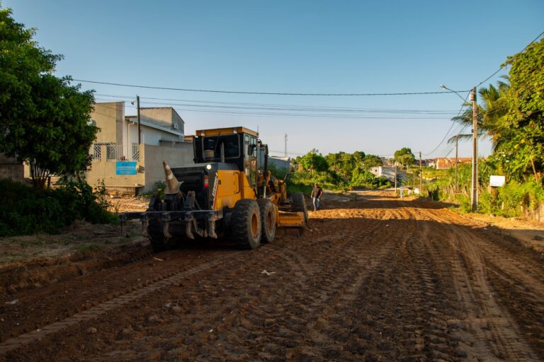 Prefeitura realiza terraplanagem no bairro Nova Jerusalém