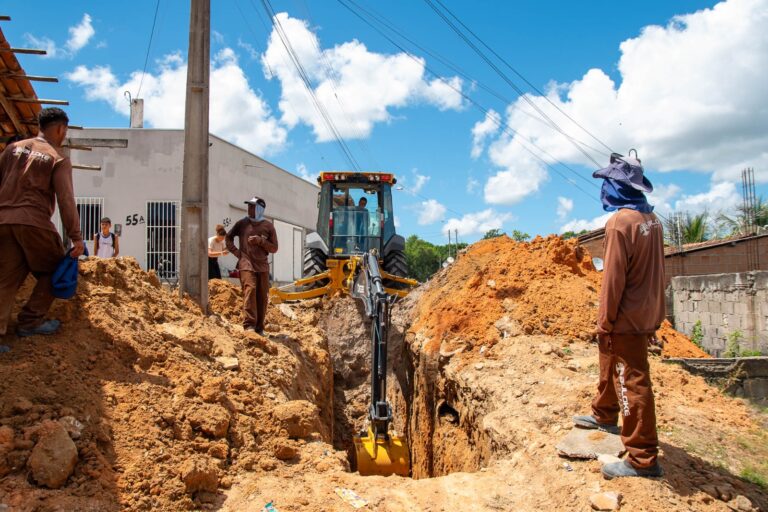 Prefeitura inicia drenagem em bairro de Teixeira de Freitas