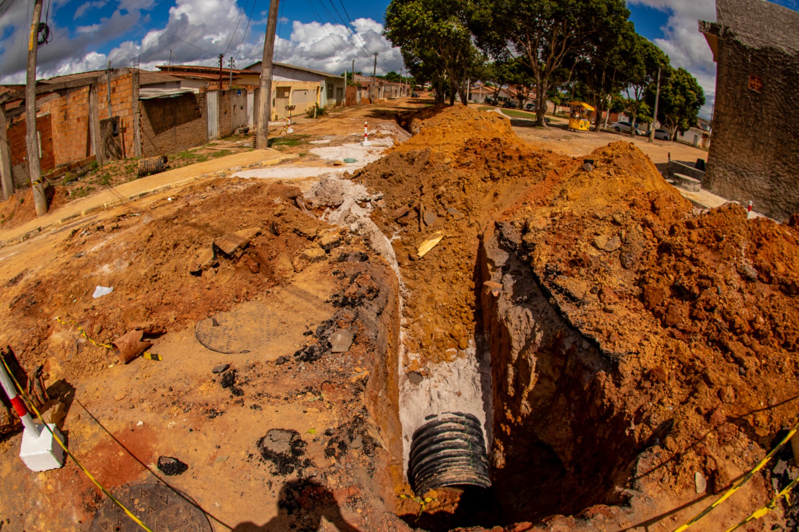 Prefeitura inicia implementação de sistema de drenagem em bairro de Teixeira de Freitas