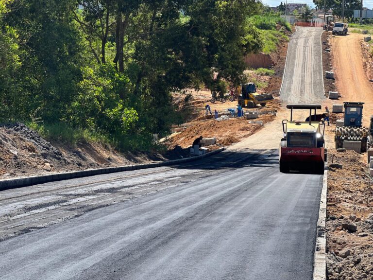 Prefeitura iniciou pavimentação na Avenida das Galáxias