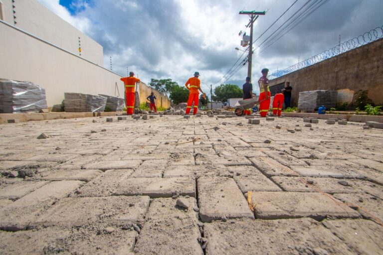 Infraestrutura em transformação: Prefeitura prossegue com pavimentação do bairro Ouro Verde