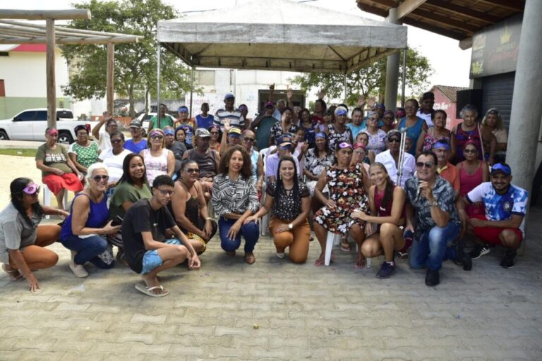 Marchinhas, dança e risadas: CRAS Ulisses Guimarães e Liberdade promoveram encontro animado para a melhor idade