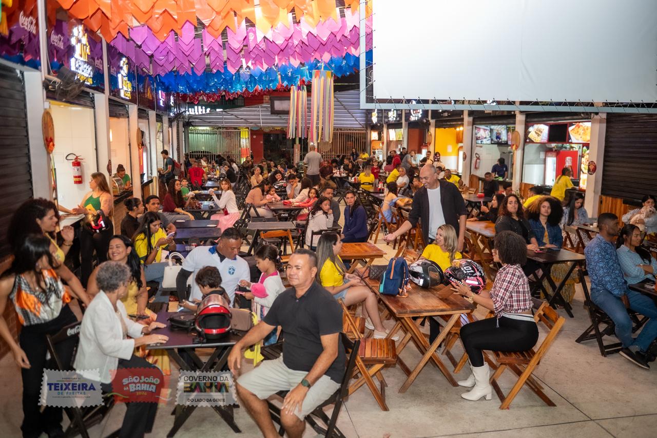 Música ao vivo leva o clima do Teixeira Junina à Rua Gourmet