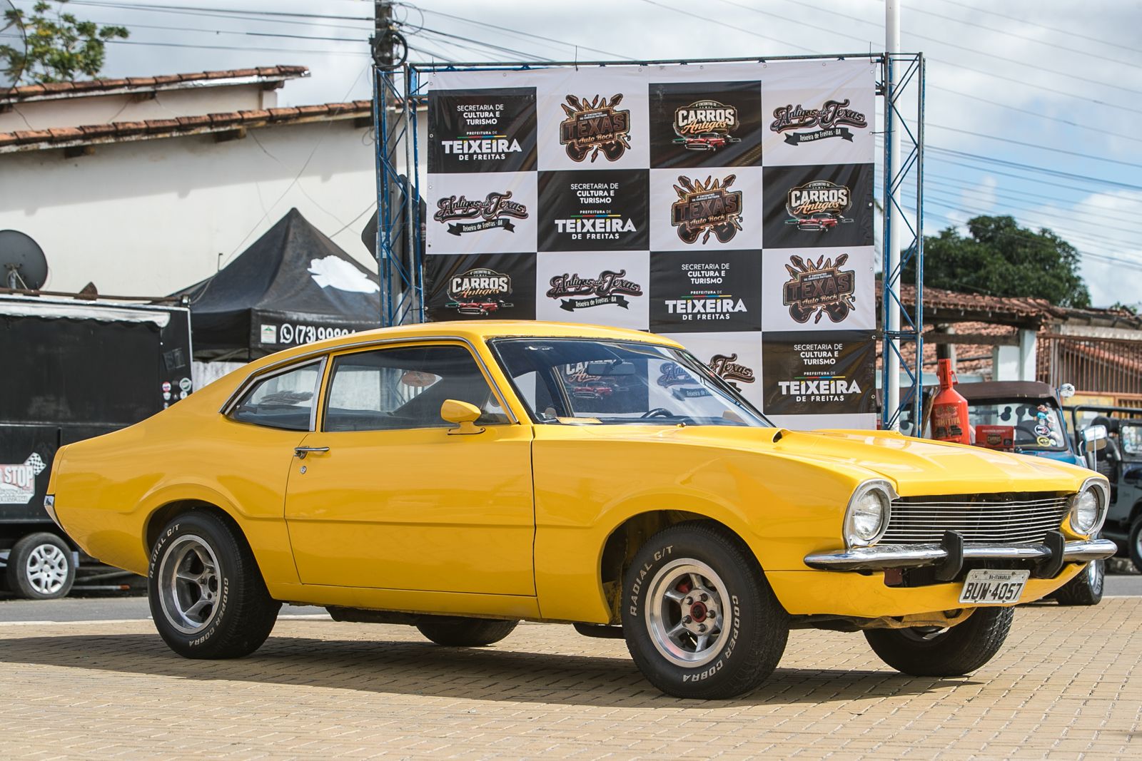 Texas Auto Rock reúne carros antigos, música e movimenta a Praça Irmã Carla Caddia