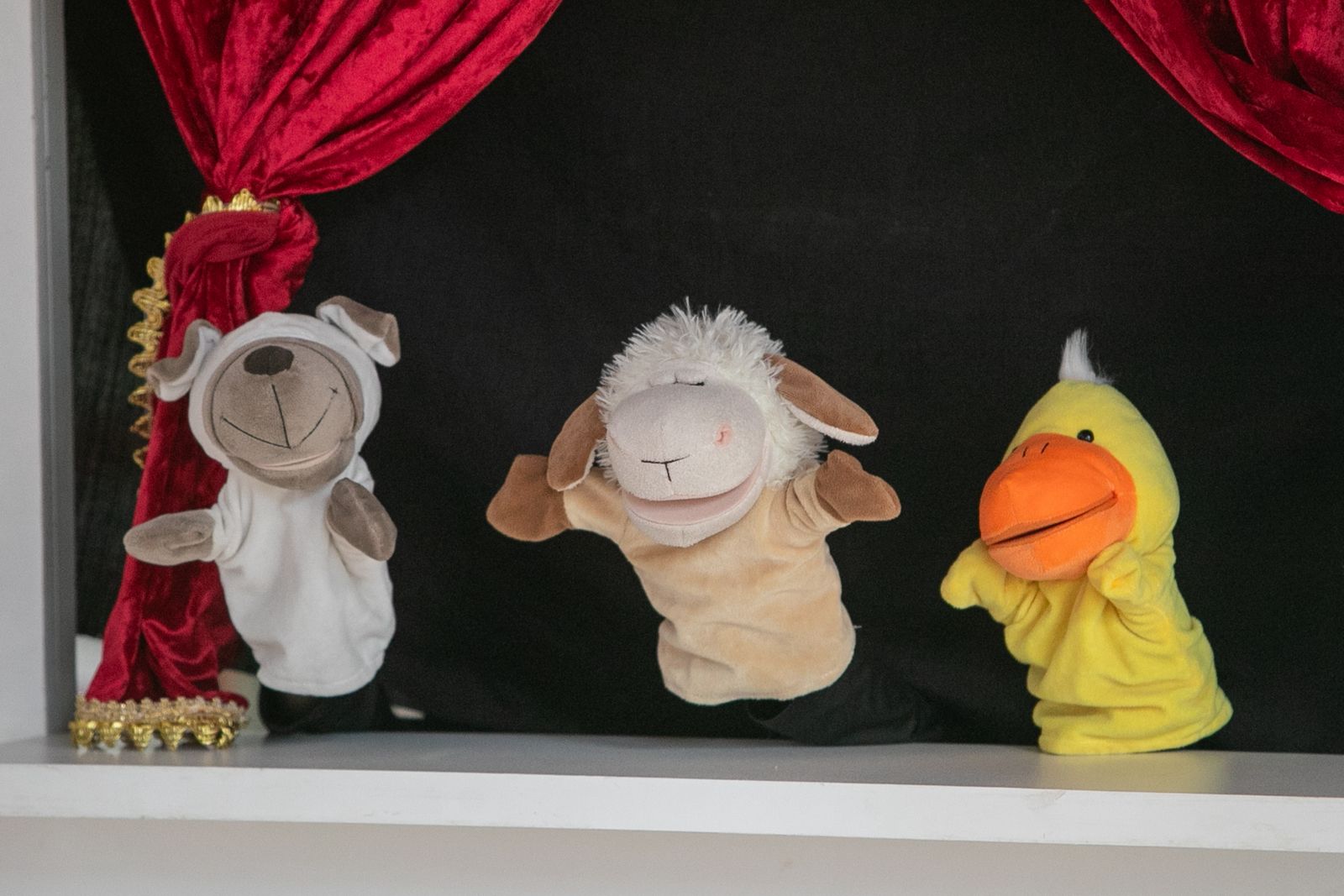 Escola Municipal Paz e Bem recebe apresentação teatral inspirada nos Saltimbancos