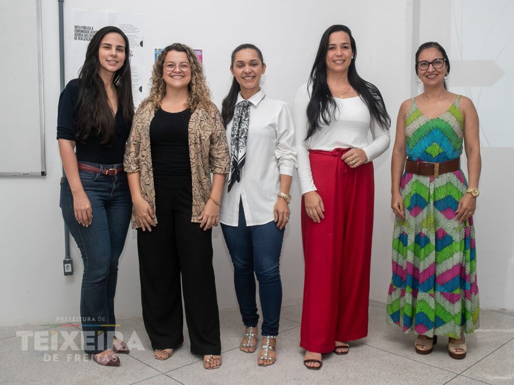 UBS com profissionais atendendo pacientes