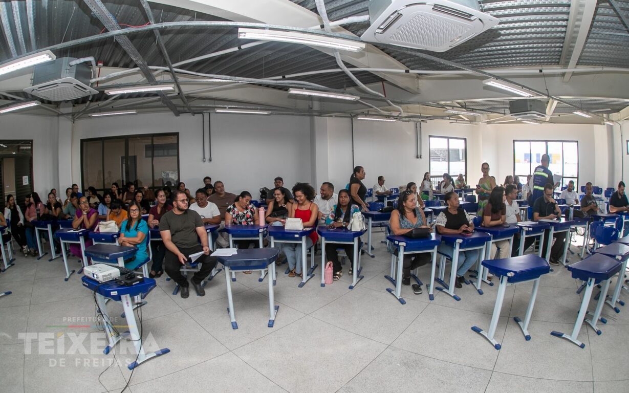 Reunião da UBS avalia resultados e define próximos focos da Atenção Primária em Teixeira de Freitas (BA) 19 Reunião da Secretaria Municipal de Saúde com equipes da Atenção Básica