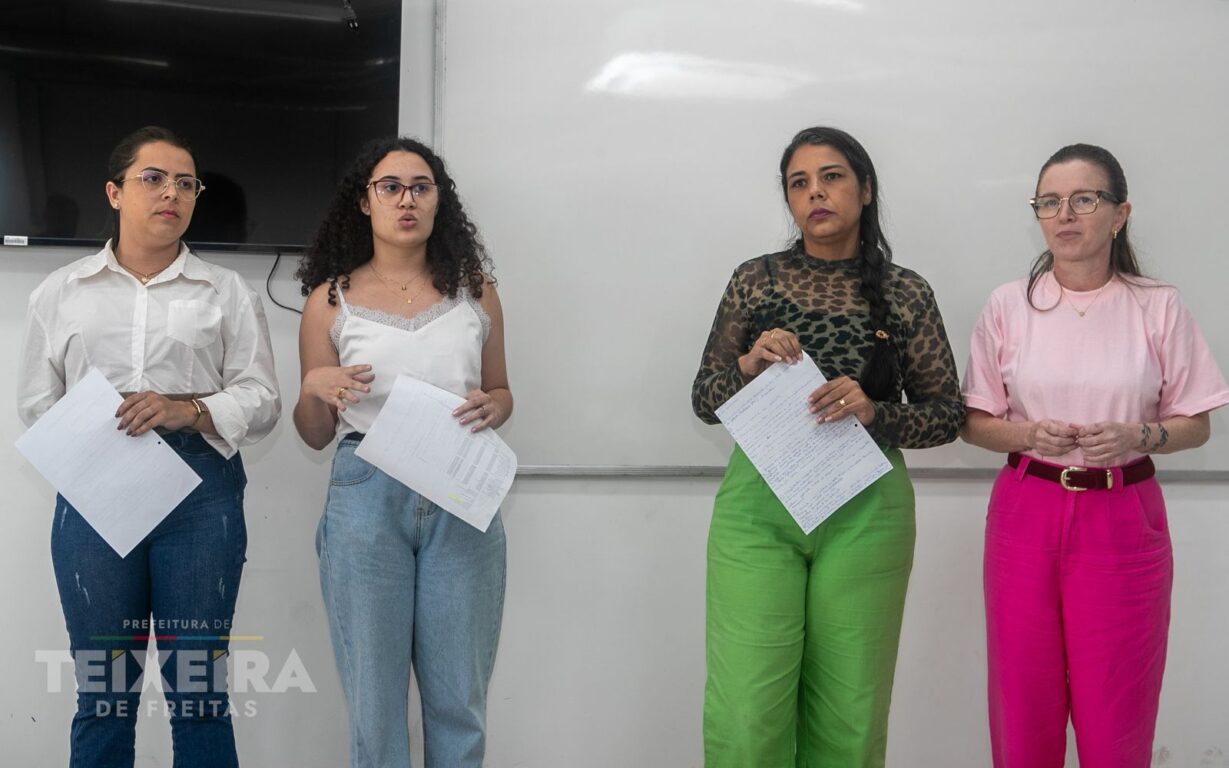 Profissionais de saúde em abordagem comunitária
