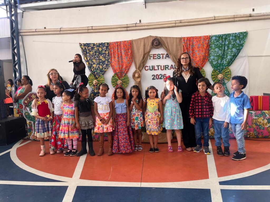 Alunos da EMEI Monte Sinai celebram a diversidade cultural brasileira com apresentações em Teixeira de Freitas, Bahia 3 Festa Cultural na EMEI Monte Sinai