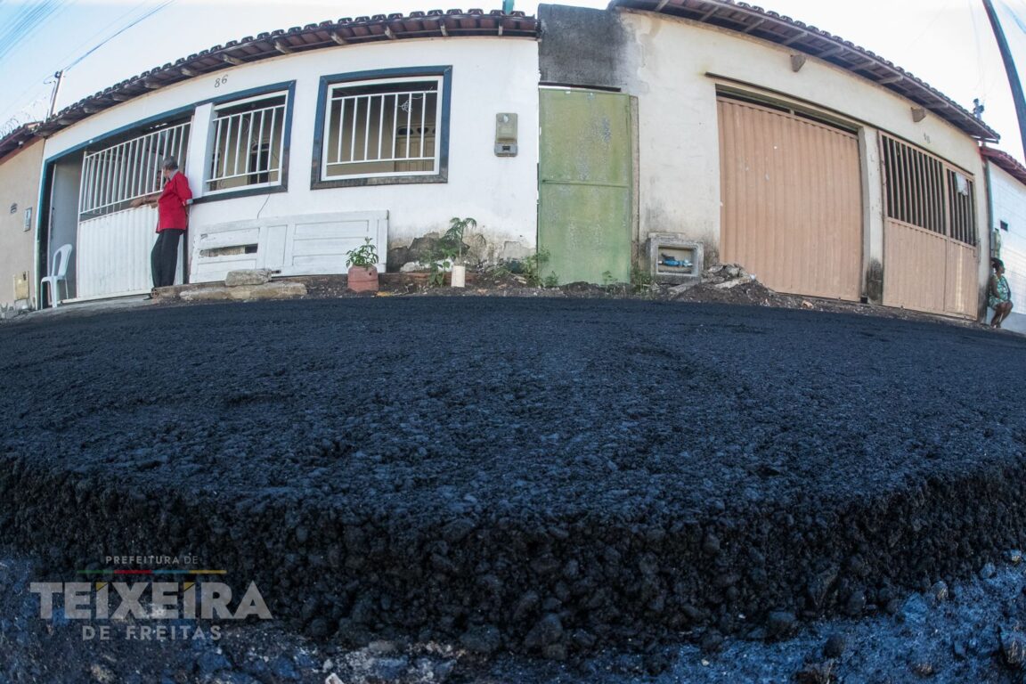 Trechos de vias em drenagem sendo preparados