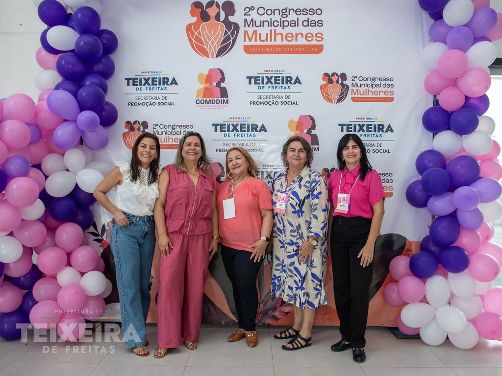 Mesa de debates com participantes