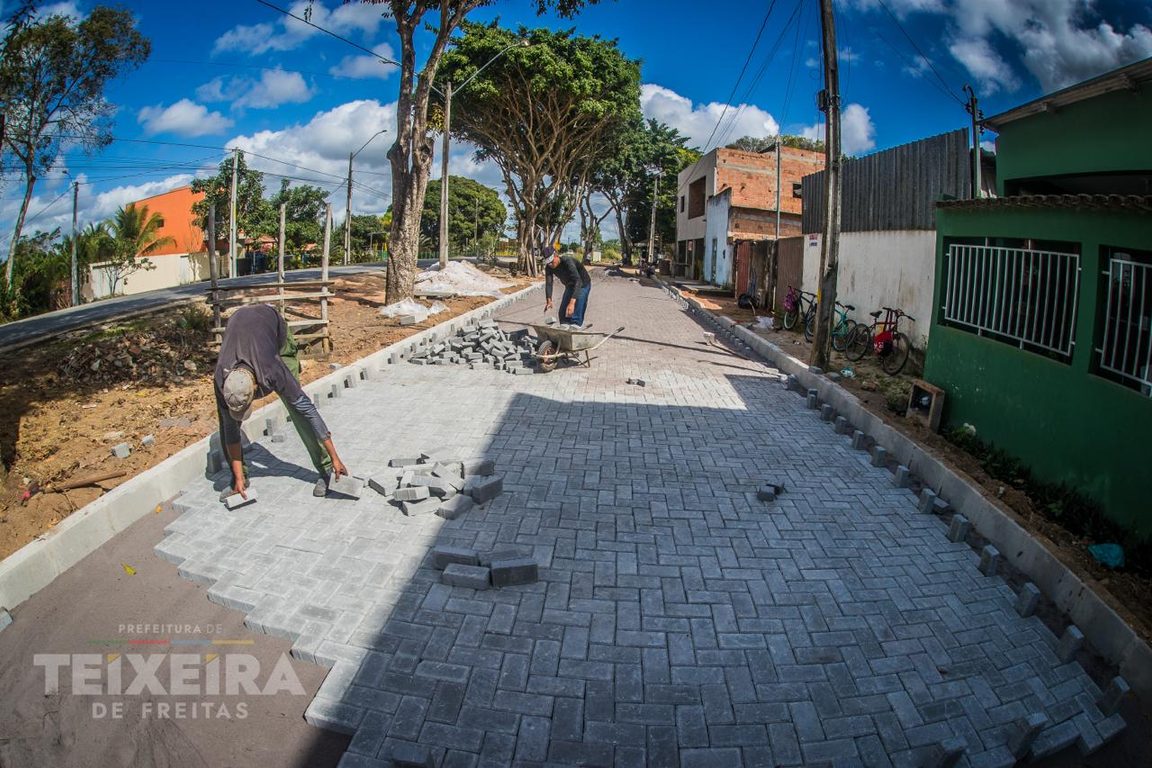 Prefeitura de Teixeira de Freitas entrega pavimentação com bloquete intertravado na comunidade Palhinha - Bahia 5 Pavimentação em Palhinha
