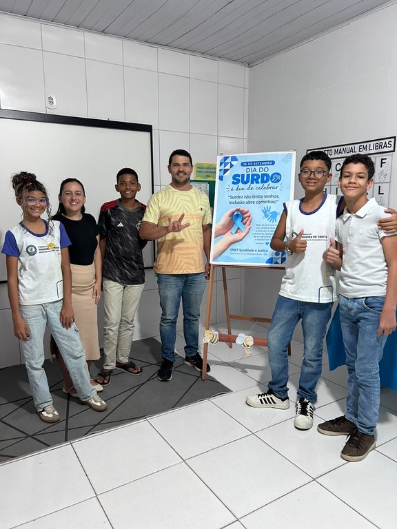 Estudantes conversando sobre Libras